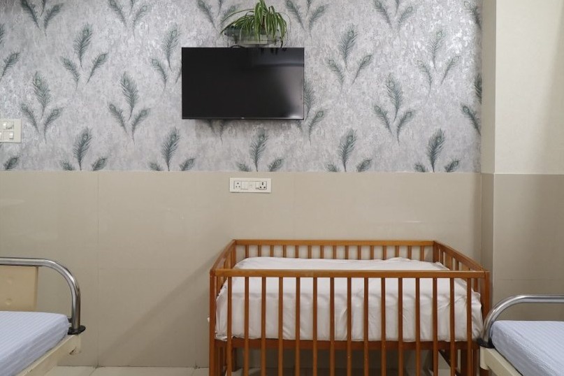 The crib in the Coral deluxe room, where new mothers recover after delivery